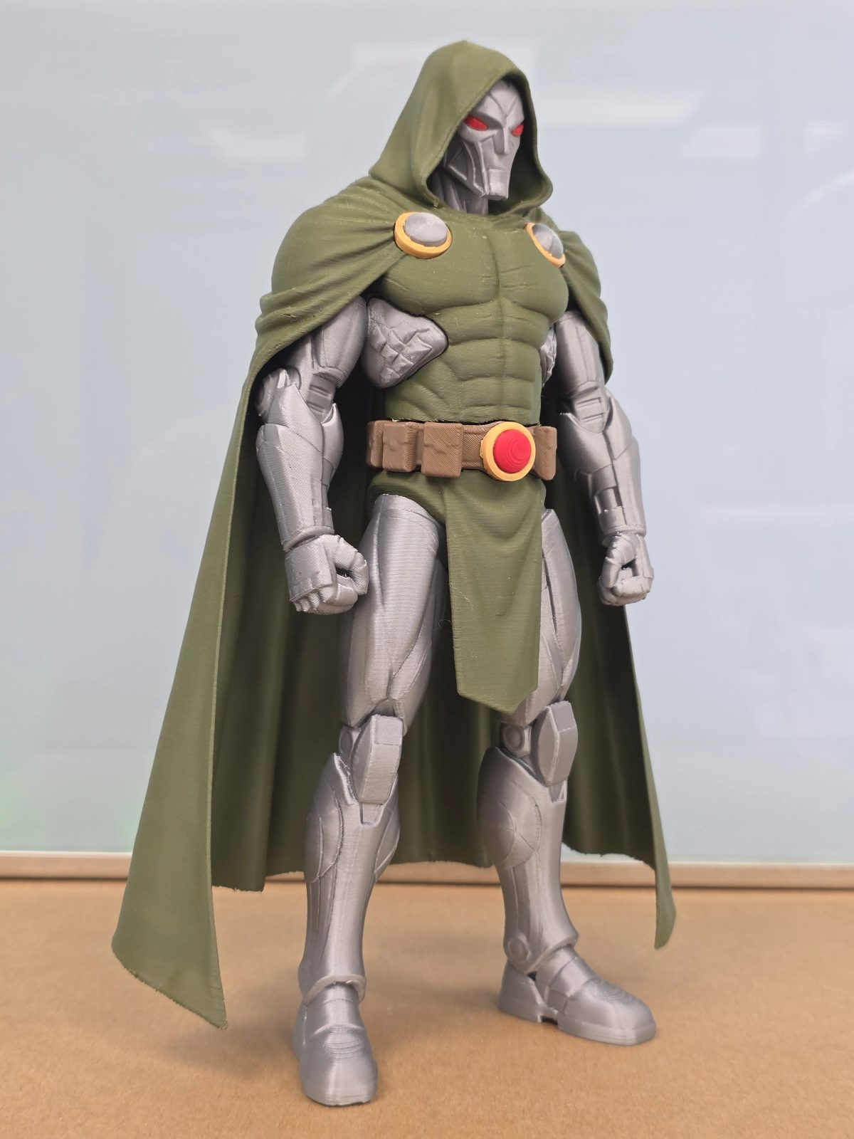 Figura Doctor Doom de 24 cm – Impresa en 3D - Imagen 3